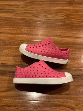 Native Jefferson Pink/White Solid Low Top Slip-On  shoes Kids C12 Lightweight
